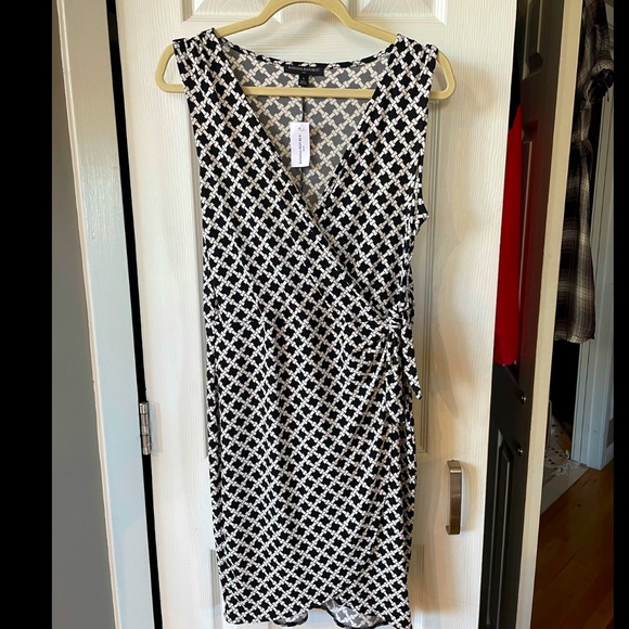 2/$40 NWT Banana Republic Sleeveless Black & White geometric Faux Wrap Dress S - Picture 2 of 6